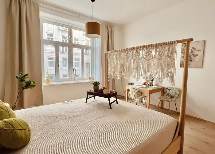 Servus Homes Schoenbrunn I Top-lage & Metro Viyana