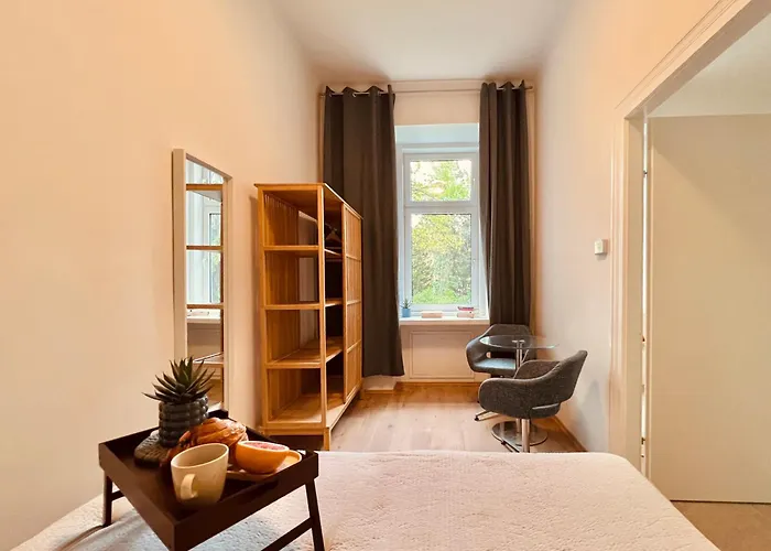 Servus Homes Schoenbrunn I Top-lage & Metro Daire