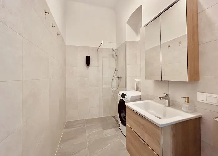 Servus Homes Schoenbrunn I Top-lage & Metro *